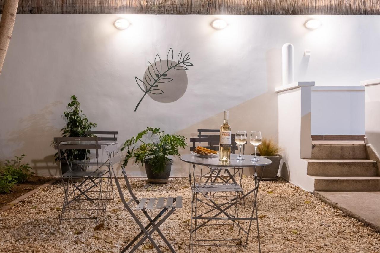 Central5 Boutique Apartments With Common Garden Next To Metro Athènes Extérieur photo